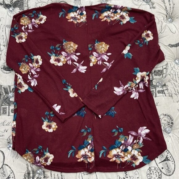 Lush Floral Long Sleeve V-Neck Top - Picture 9 of 9
